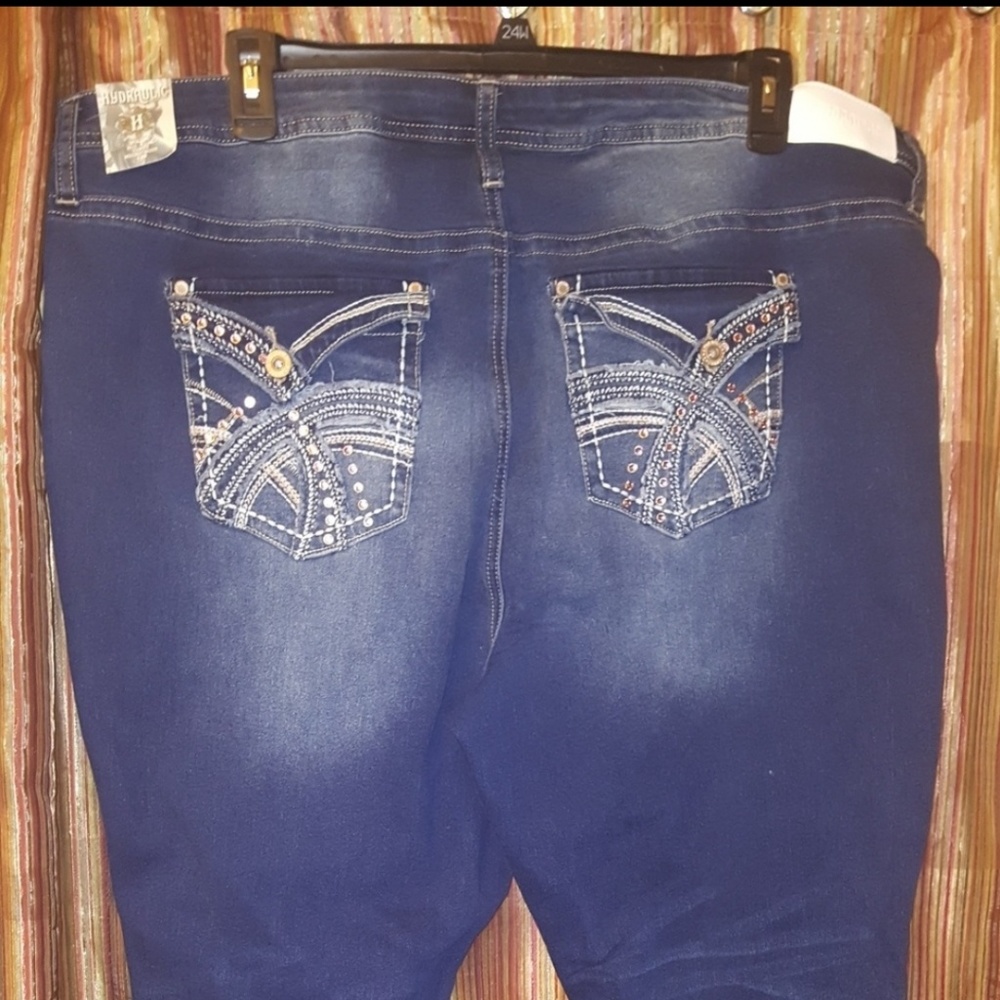 Blue jeans with back pockets with flap